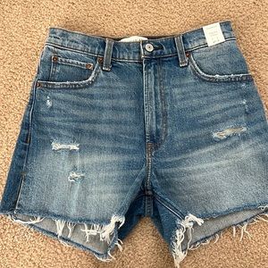 Abercrombie NWT high rise 4in short
